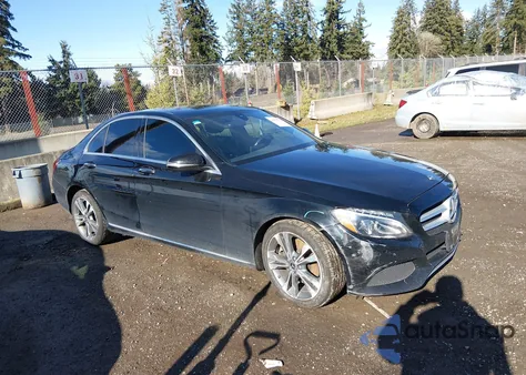 2018 Mercedes-Benz C 300 4Matic z USA, uszkodzony, nr VIN 55SWF4KBXJU282177